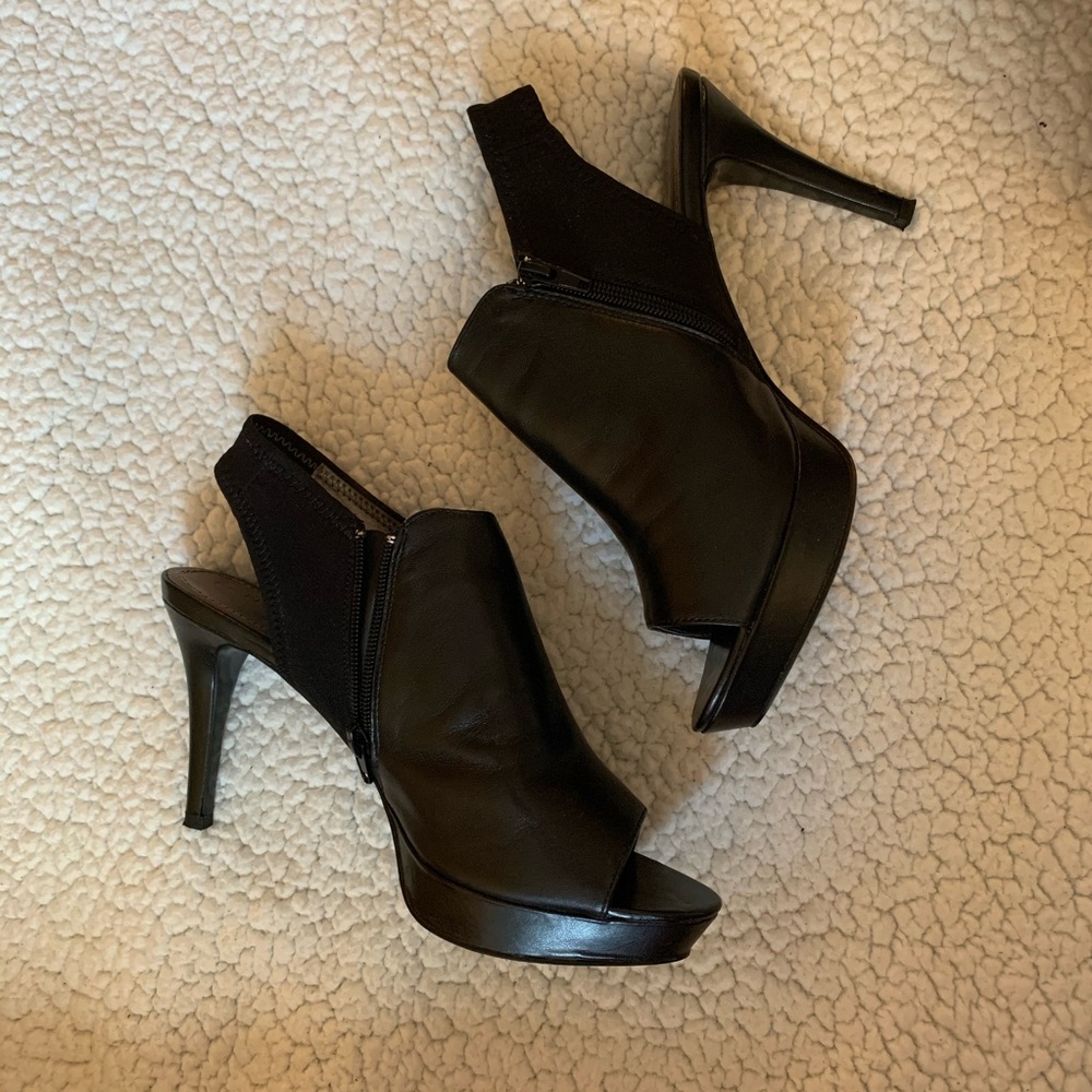 Black Tahari Heels